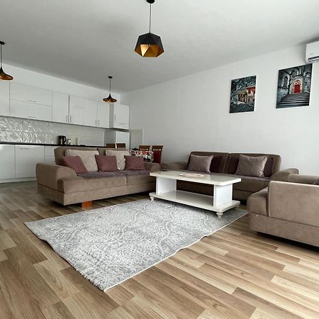 Entire Apartment - Near The Center พริสตีนา ภายนอก รูปภาพ