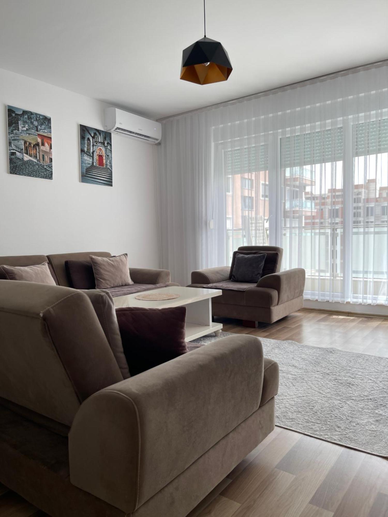 Entire Apartment - Near The Center พริสตีนา ภายนอก รูปภาพ