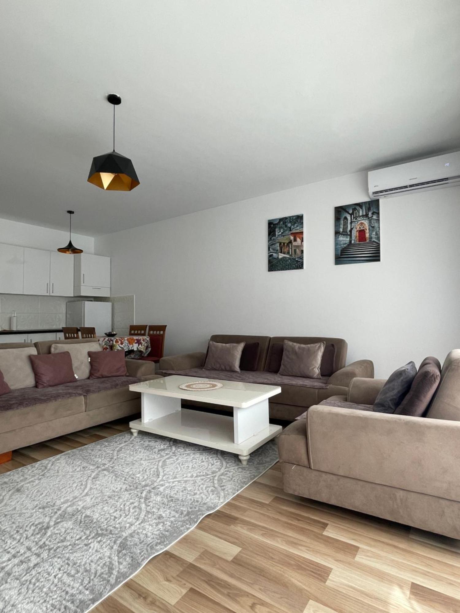Entire Apartment - Near The Center พริสตีนา ภายนอก รูปภาพ