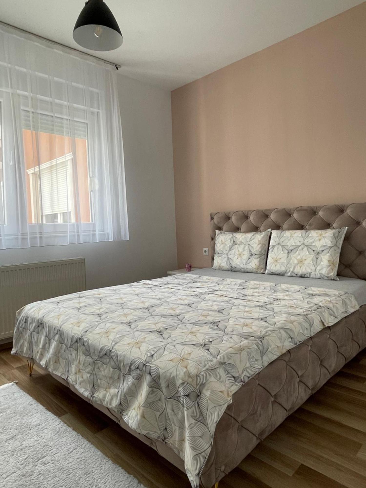 Entire Apartment - Near The Center พริสตีนา ภายนอก รูปภาพ