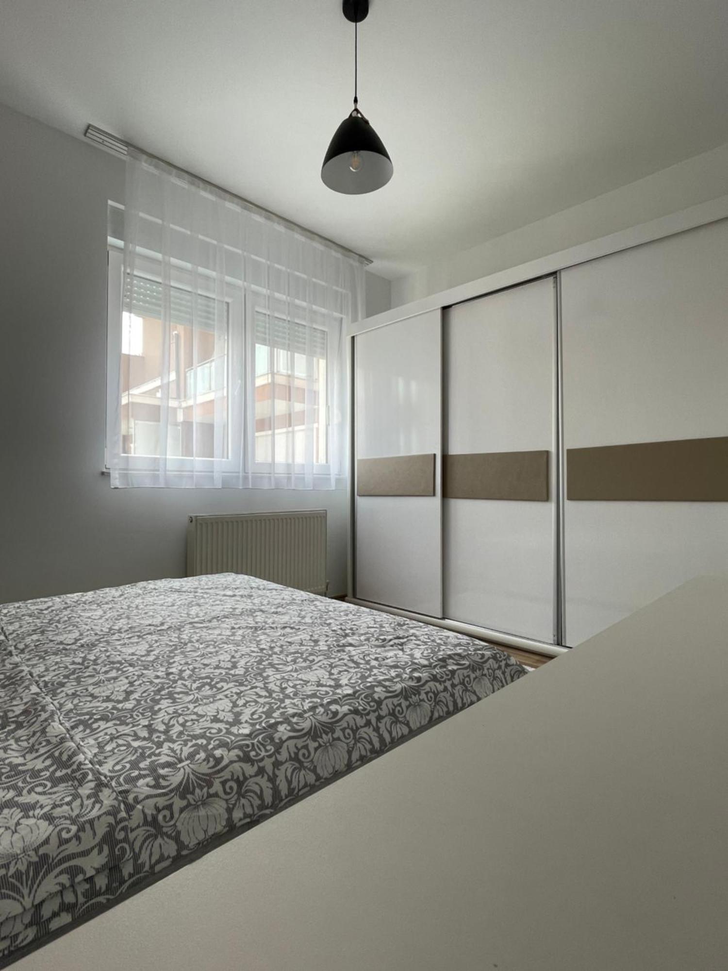Entire Apartment - Near The Center พริสตีนา ภายนอก รูปภาพ
