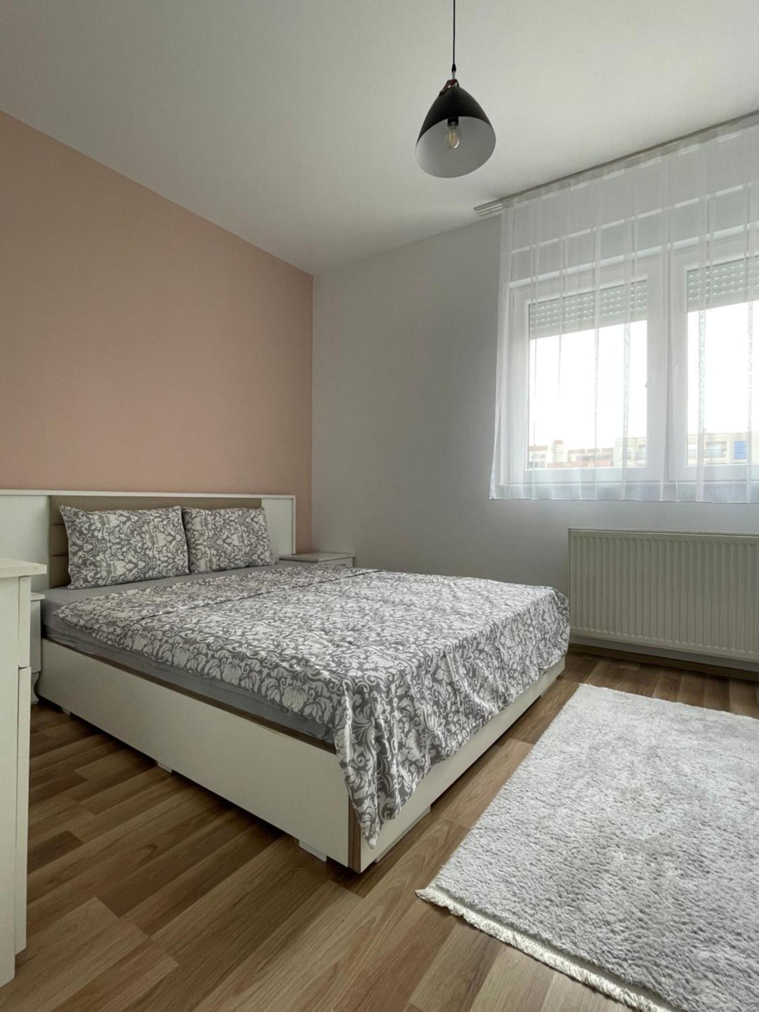 Entire Apartment - Near The Center พริสตีนา ภายนอก รูปภาพ